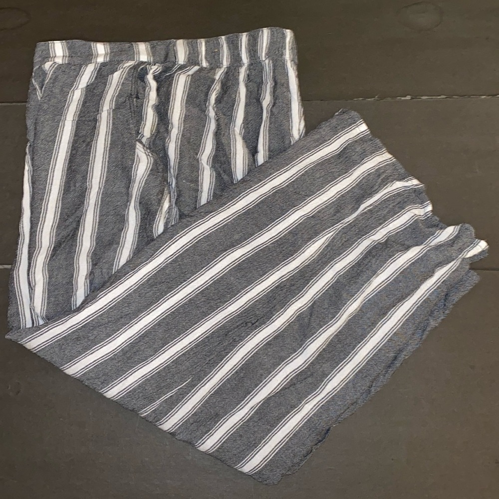 Hollister Small Gray White Elastic Waist Ultra High Rise Square Pants